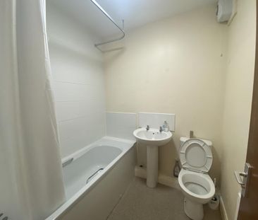 1 bedroom bedsit to rent - Photo 2