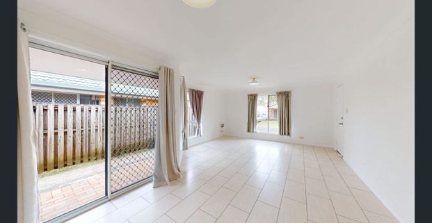 Beautifully Updated Home in the Highly Sought-After Sunnybank Hills State School Catchment! - Photo 1