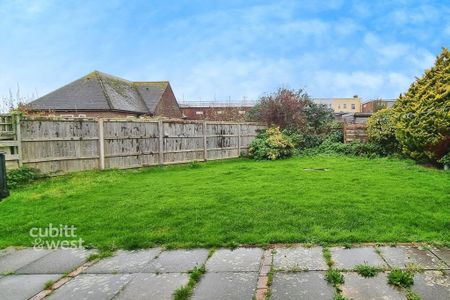 3 bedroom detached bungalow to rent - Photo 5