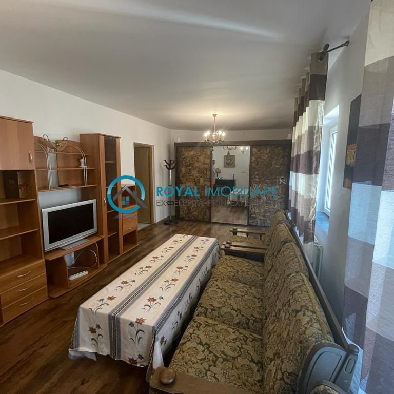 Royal Imobiliare Inchiriere apartament 2 camere la curte, zona Pomul Verde - Photo 1