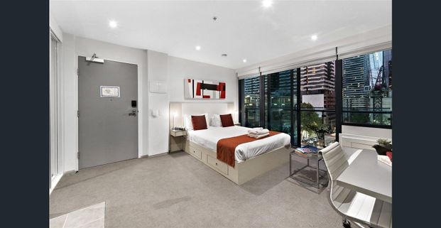 Light filled and spacious one bedroom apartment in ideal CBD location - Photo 1