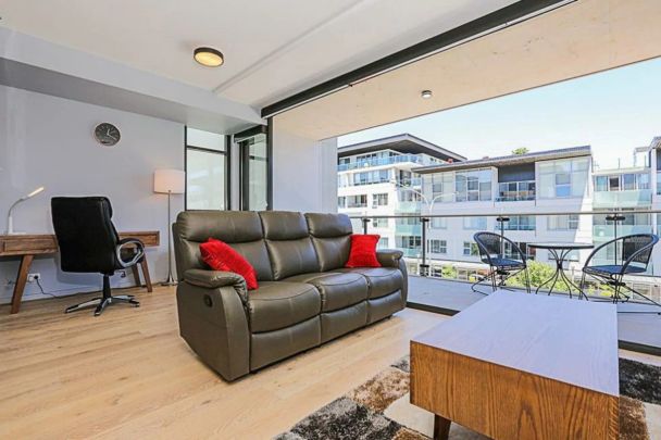 Fully Furnished & Equipped 2 Bedroom Apartment on the Kingston Foreshore - Photo 1