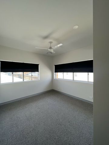 Modern & Furnished Inner City Apartment - Photo 5