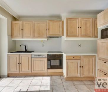Te huur: opgeknapt appartement met 2 slaapkamers, autostaanplaats e... - Photo 1
