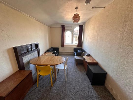 5 bedroom flat to rent - Photo 1