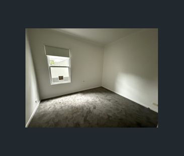 Ground-Floor Living With Private Street-Front Access - Photo 5