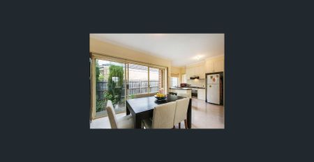 LOVELY THREE BEDROOM HOME IN IDEAL LOCATION - Photo 3