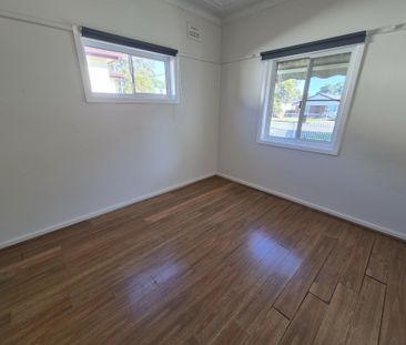 Neat and tidy 2 Bedroom Home - Low Maintenance!!! - Photo 2