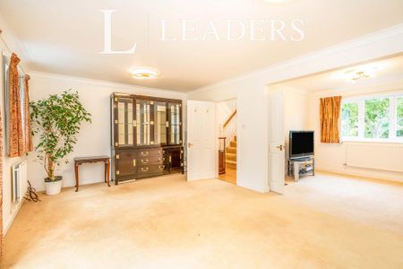 4 bedroom detached house to rent - Photo 3