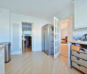 4 bedroom detached house to rent - Photo 4
