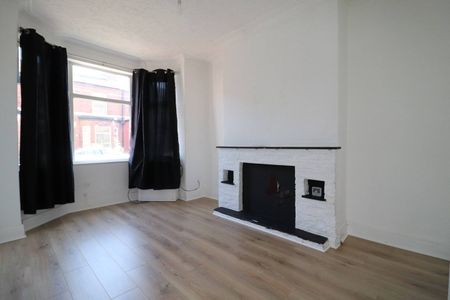 Charming 2-Bedroom House - Photo 3