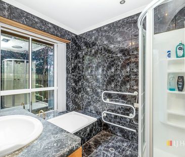 Five Bedrooms - Photo 6