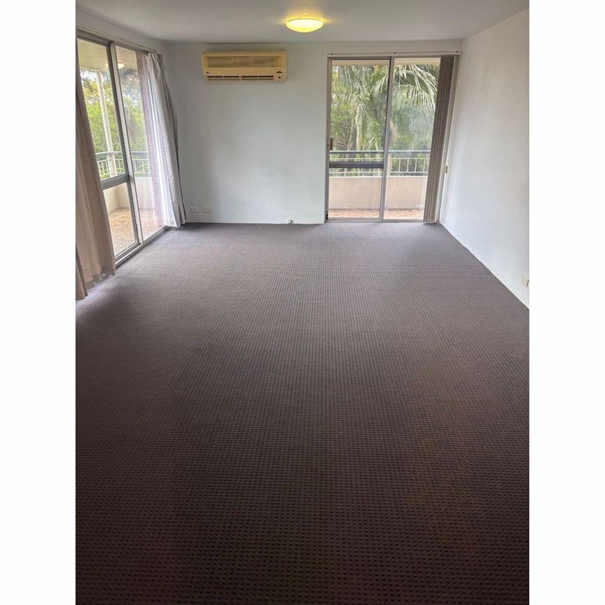 Spacious Apartment with Leafy Views - Photo 1