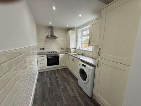 Page Moss Lane Bed Town, L14 - Photo 5