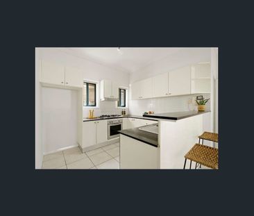 YOUR STYLISH URBAN RETREAT! - Photo 5