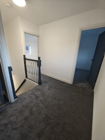 3 bedroom semi-detached house to rent - Photo 2