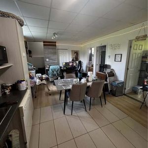 Beau 4 1/2 Avec Accès à Une Cour - Photo 3