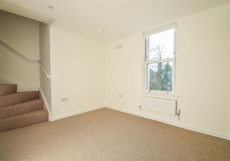 2 Bed Flat, Queens Drive, N4 - Photo 2