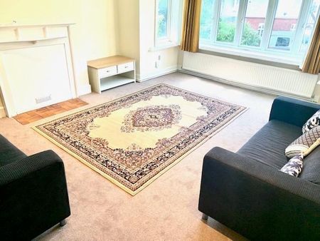 4 bedroom apartment to rent - Photo 2