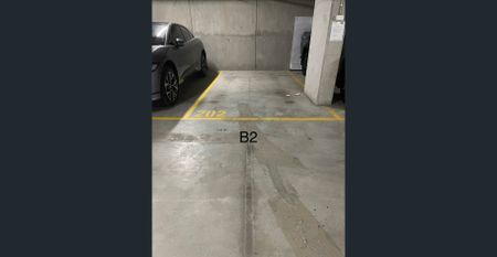 TRENDY INNERWEST LIVING ENVIRONMENT Near to all amenities. Near to new apartment with lift - Photo 5