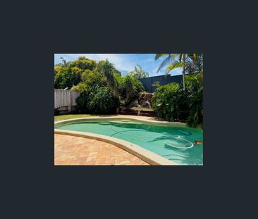 FAMILY HOME IN GREAT LOCATION WITH POOL - Photo 3