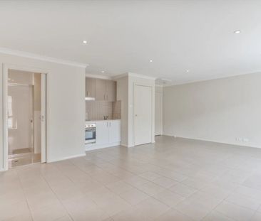 Cosy 1-Bedroom Studio in Gungahlin - Photo 2