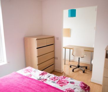 2 Bed Flat, Hadfield Close, M14 - Photo 2