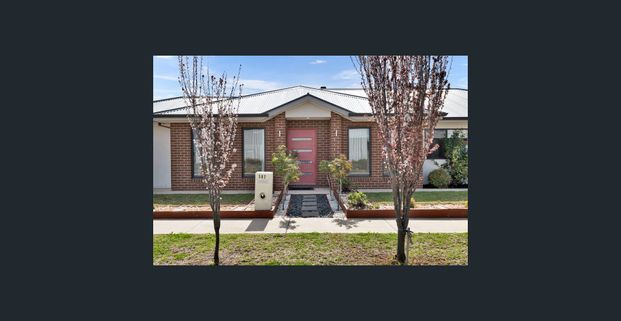 4 Bedroom Home & Room For The Tradie Or Caravan Owner - Photo 1