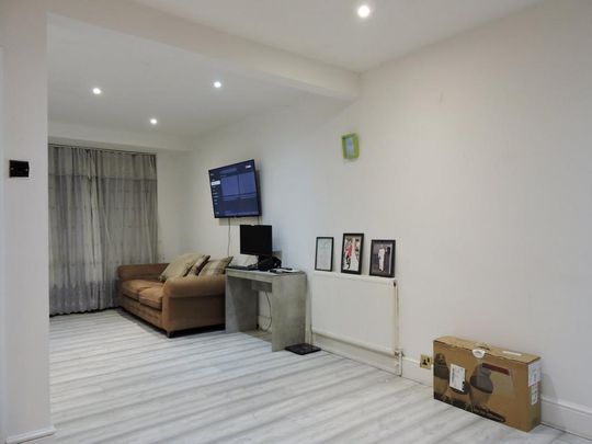 3 bedroom terraced house to rent - Photo 1