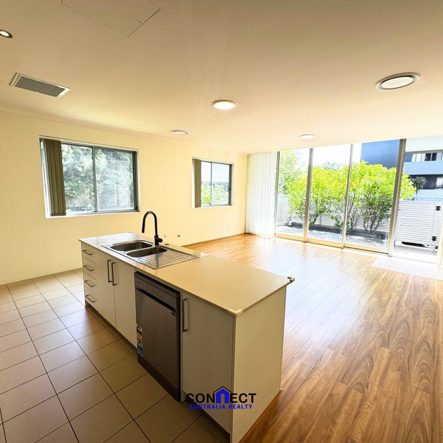 Spacious 3 Beds + Study Apartment - Photo 1
