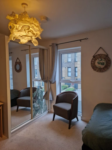 1 bedroom in a flat share to rent - Photo 5