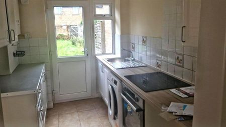 3 bedroom terraced house to rent - Photo 4