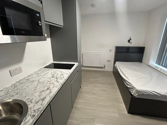 Studio Flat, Humphrey Road, M16 - Photo 1