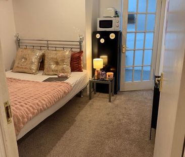 Room in a Shared House, Danescombe, SE12 - Photo 2