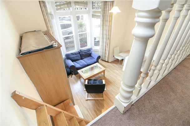 Walpole Gardens, London, W4 4HG - Photo 1