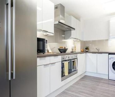 1 bedroom in a flat share to rent - Photo 4