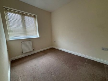 4 bedroom semi-detached house to rent - Photo 3