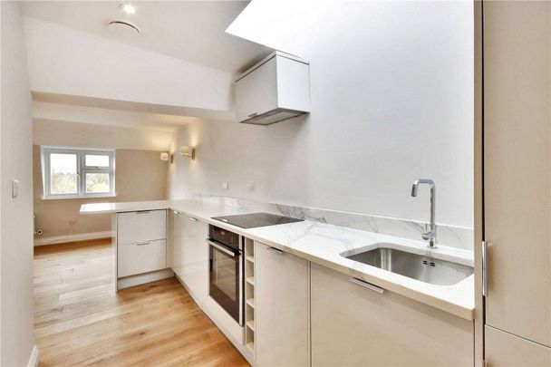 A stylish and contemporary apartment is a central Sevenoaks location - Photo 1