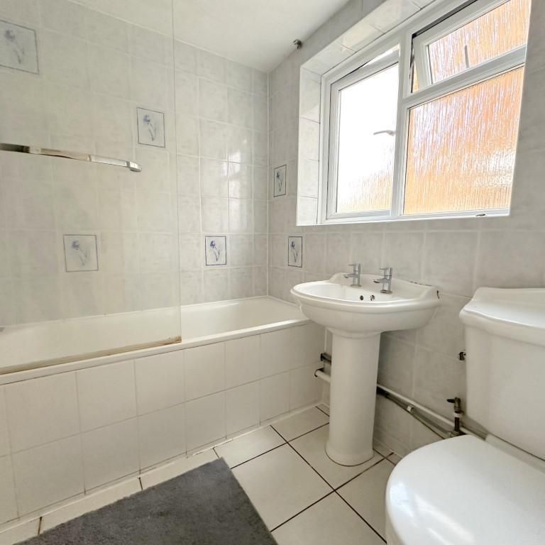 Semi Detached House - Photo 1