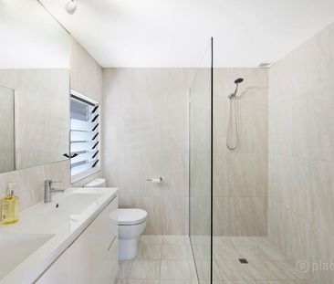 Furnished apartment in Charming Northgate Queenslander - Photo 4