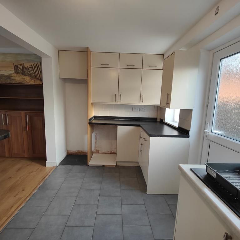 2 bedroom terraced house to rent - Photo 1