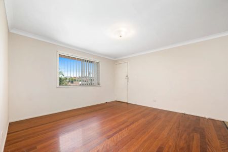 Light-Filled Two-Bedroom Unit in the Heart of Coorparoo - Photo 4