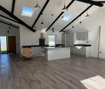 Hounds Grove, Noak Hill, RM4 - Photo 1