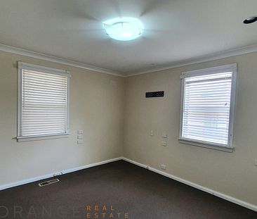 33 Lawson Crescent, Orange - Photo 1