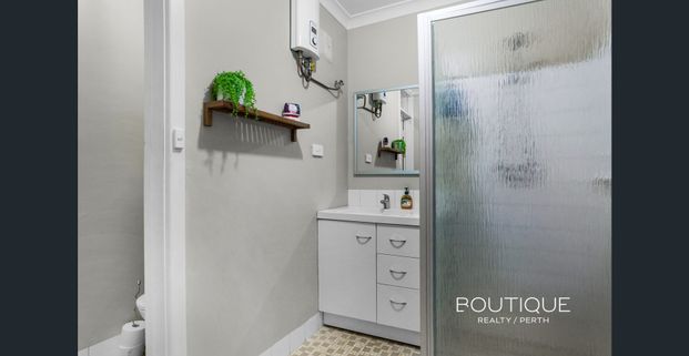 Furnished Upstairs Unit in Quiet Wembley Downs Location - Photo 1