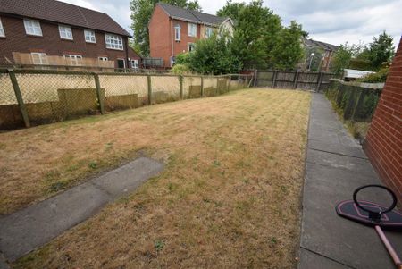 4 bedroom semi-detached house to rent - Photo 4