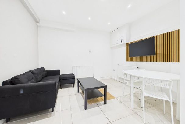 6 bedroom terraced house to rent - Photo 1