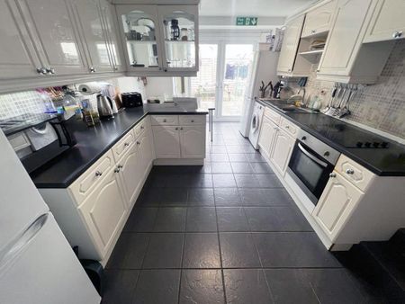 1 bedroom in a house share to rent - Photo 5