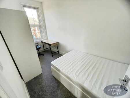 3 bedroom apartment to rent - Photo 2