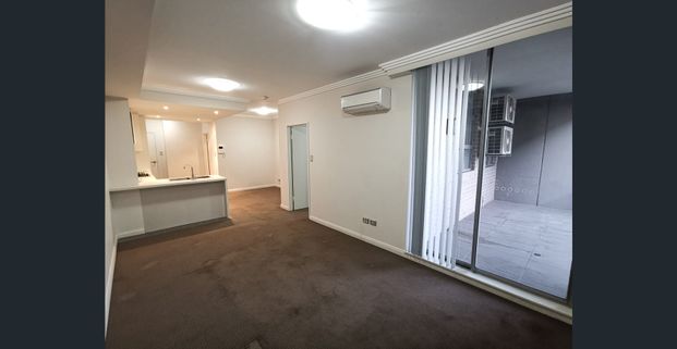 Near new luxury 2bed 2bath 1parking apartment only $720 per week!! - Photo 1